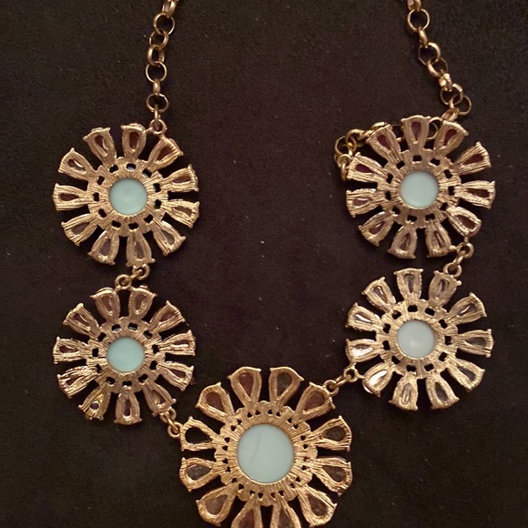 New- gorgeous statement necklace with matching earrings! - Picture 5 of 6